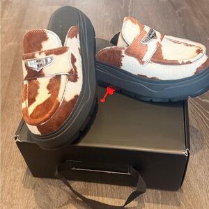 DISCONTINUED NIKE JORDAN Cowhide Mules -